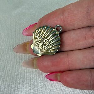 Beachy Vibes “Shell” Necklace Pendant- Gold Toned